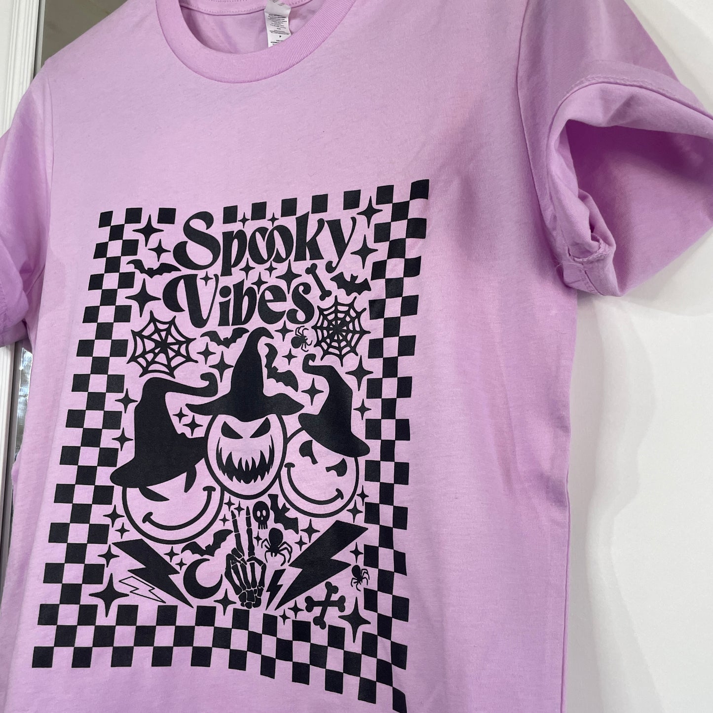SPOOKY VIBES tee