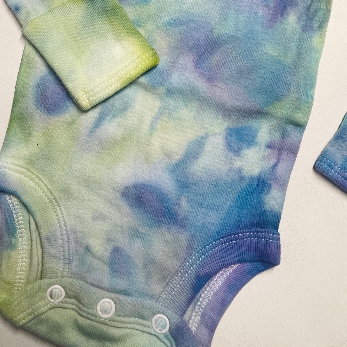 Auntie’s Girl long sleeve bodysuit
