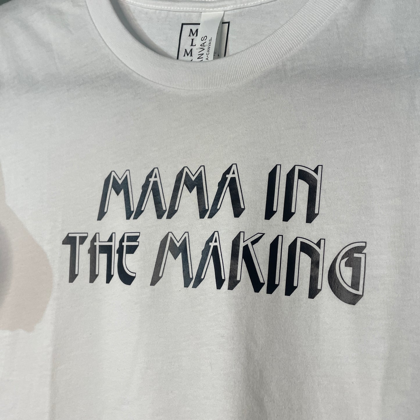 MAMA IN THE MAKING tee