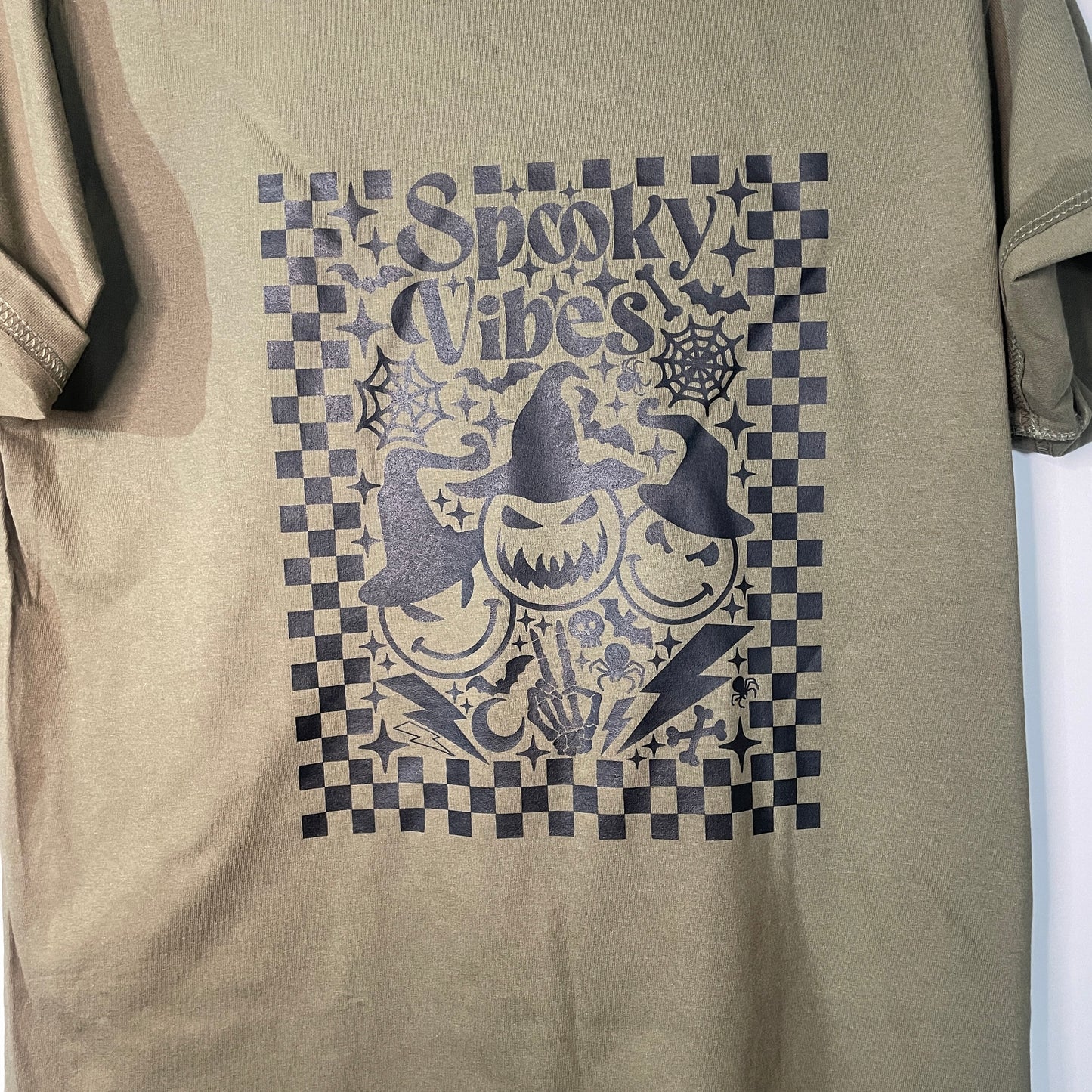 SPOOKY VIBES tee
