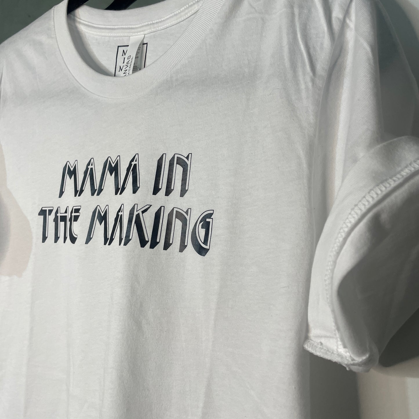 MAMA IN THE MAKING tee