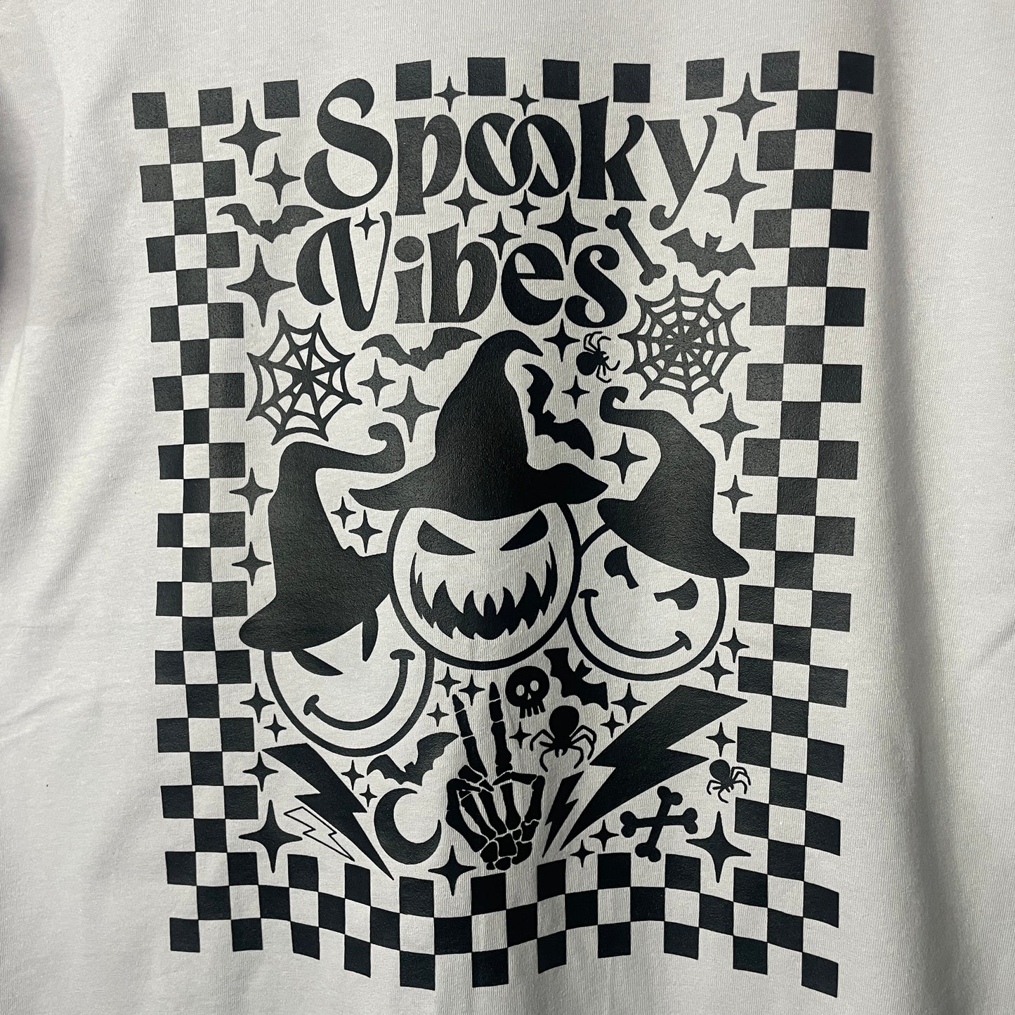 SPOOKY VIBES tee