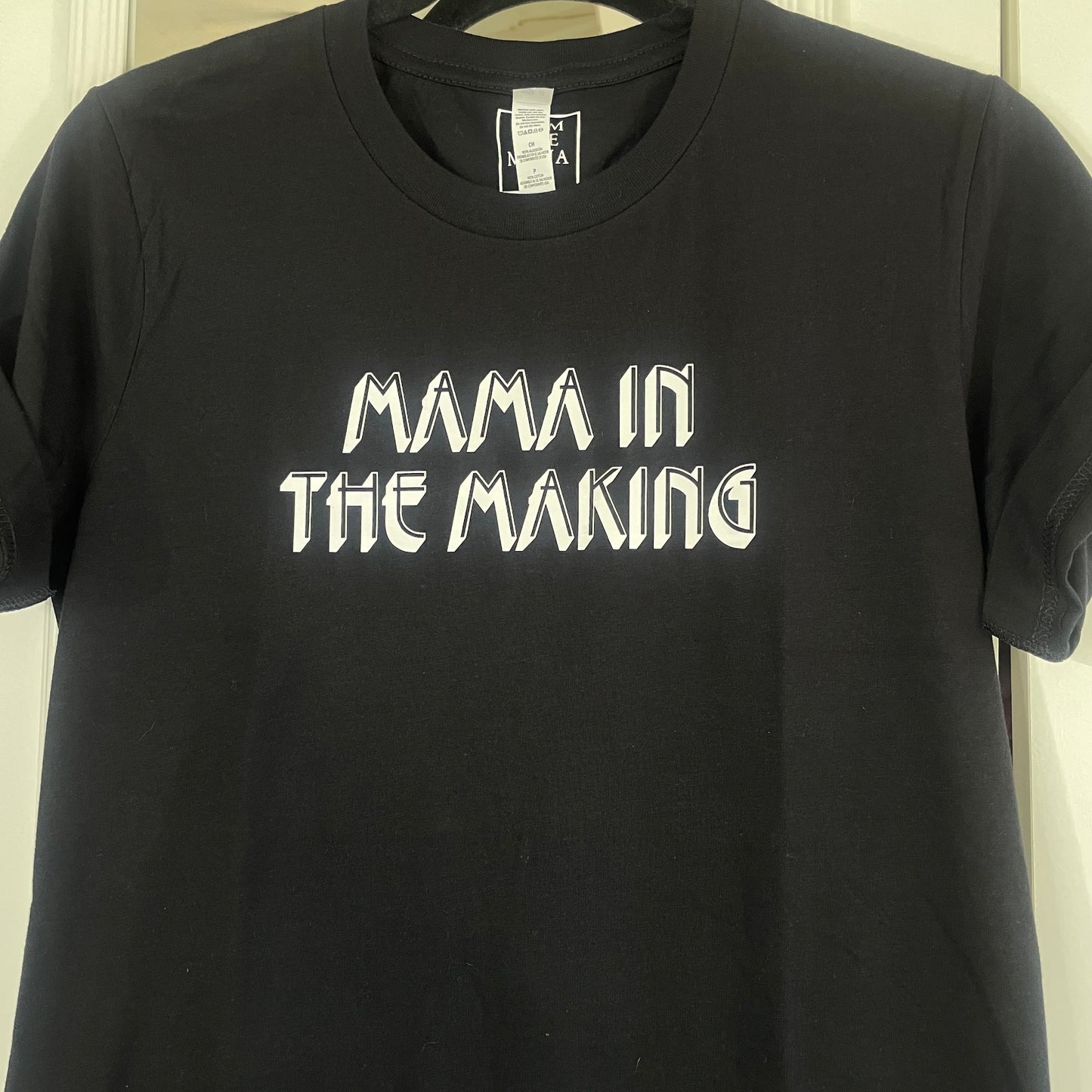 MAMA IN THE MAKING tee