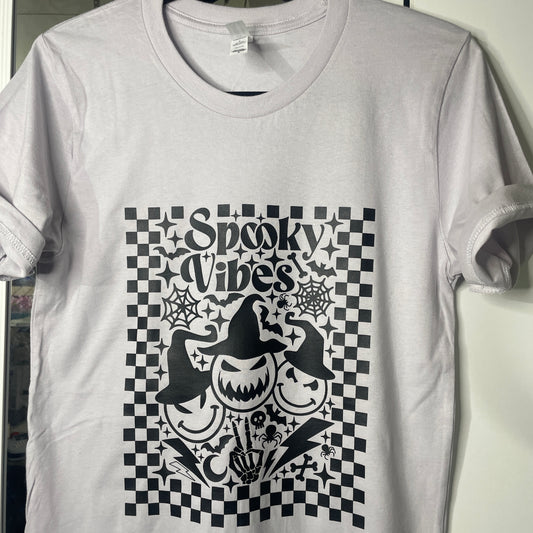 SPOOKY VIBES tee