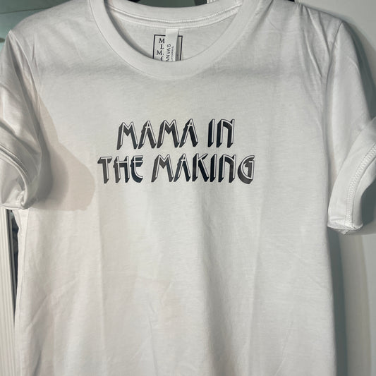 MAMA IN THE MAKING tee