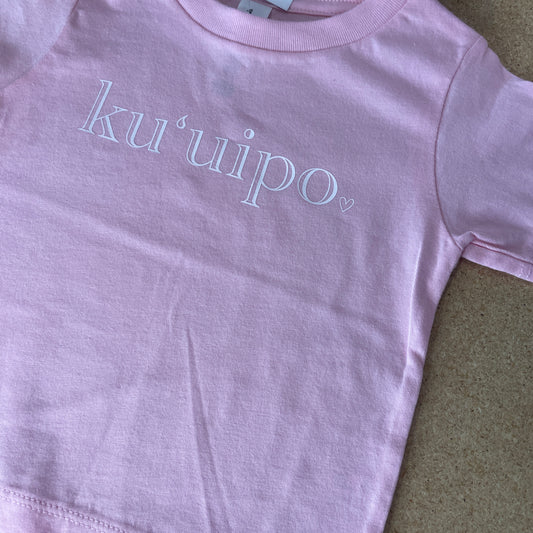 KU’UIPO infant tee